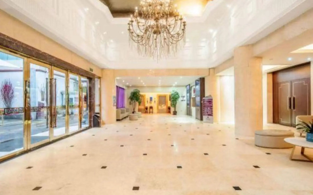 Tall Hotel
