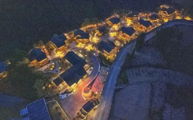 Tengchong Ginkgo Town Mid-Levels Cliff Hotel