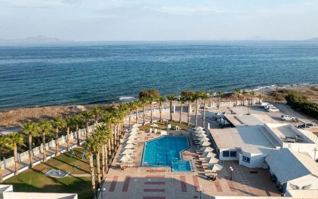 Mammis Beach Hotel