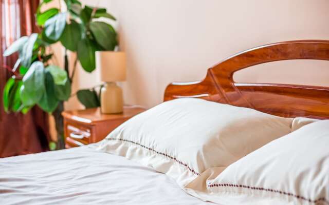 Three rooms in the center on Kulisha