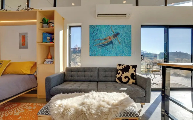 Luxe, Modern Studio w/ Sweeping City Views!