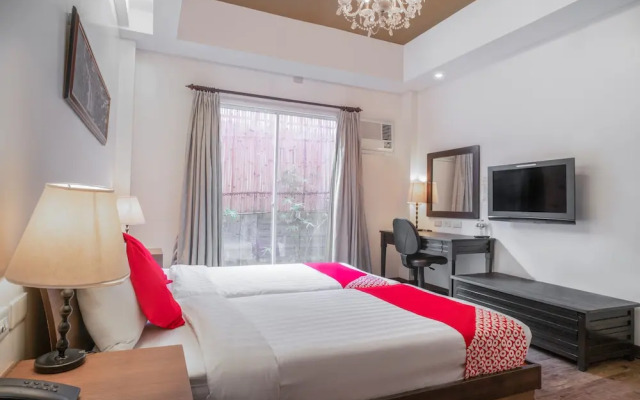 OYO 579 Anisabel Suites