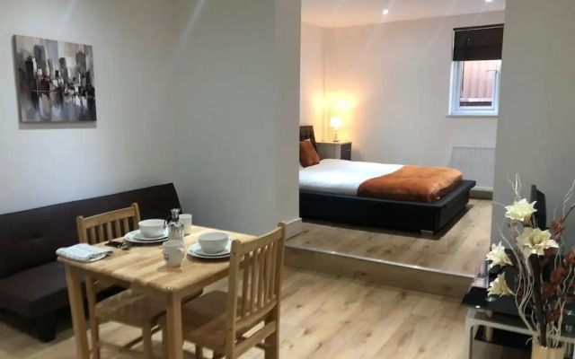 London Bermondsey, 3 People, Beautiful Studio