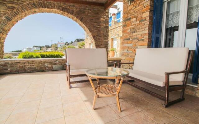 Blue Balcony/SkyView in Tinos - 3BR Home in Arnados