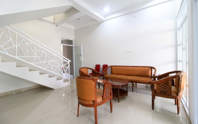 RedDoorz near Klaten Train Station