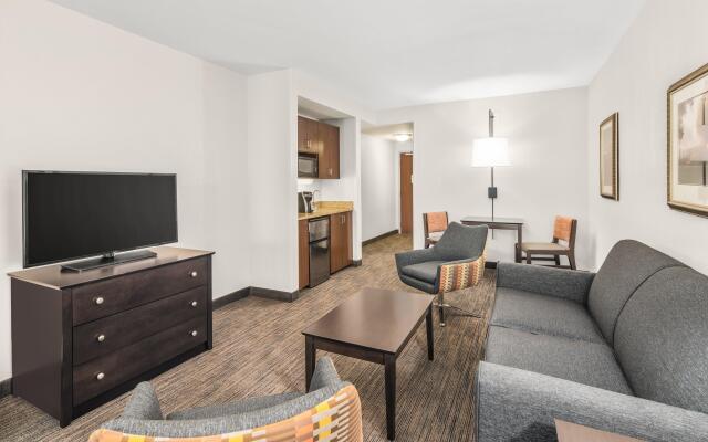 Holiday Inn Express & Suites Wilmington-Newark