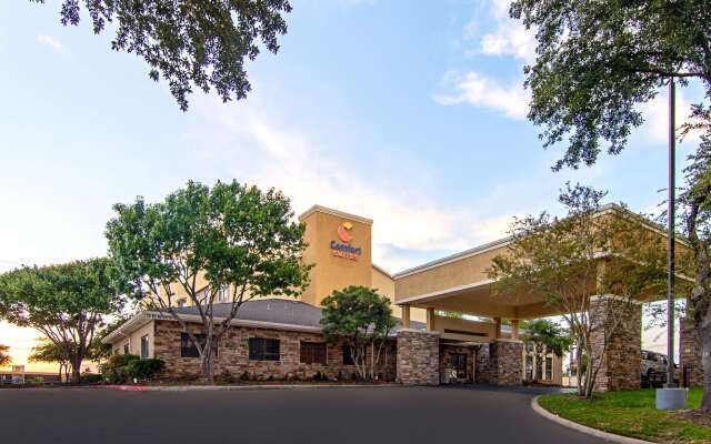 Comfort Suites NW Dallas Near Love Field