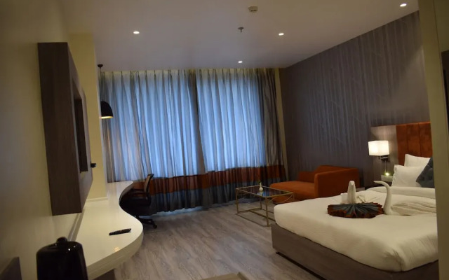 Hotel Deep Clarks Inn Lucknow