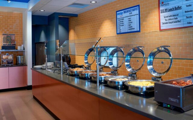 Courtyard By Marriott Detroit Downtown