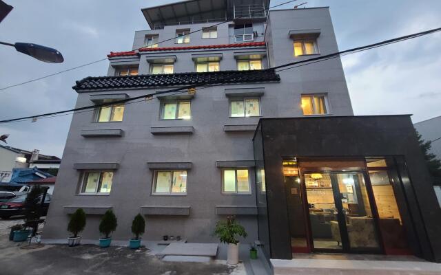 Jeonju Hanok Maul Sukbak