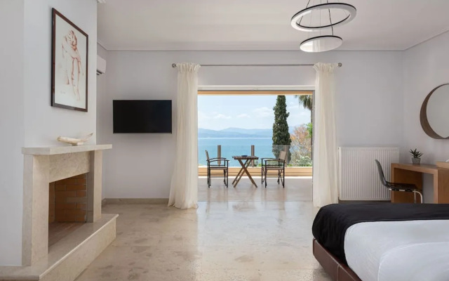 Eretria Luxurious Seafront Villa