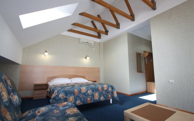 VVV Hotel