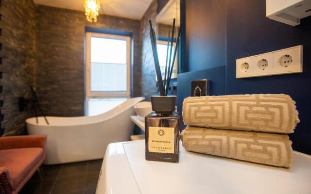 Luxurious Blue&Yellow Apartment in Kaunas Center