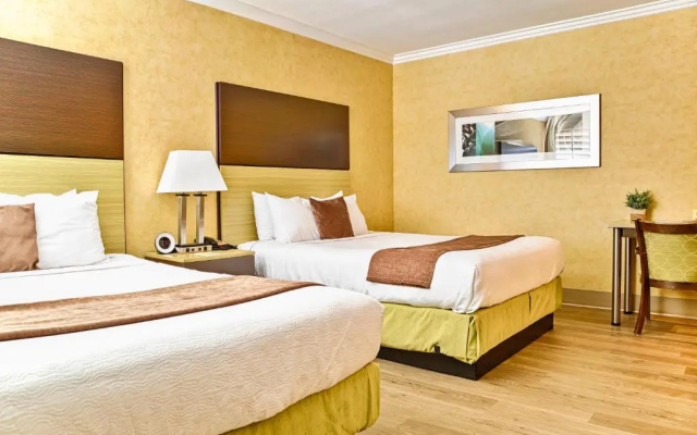 Little Inn By The Bay Newport Beach