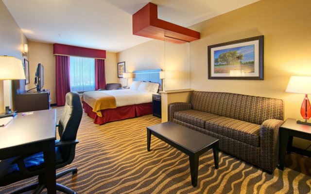 Holiday Inn Express & Suites Cotulla, an IHG Hotel