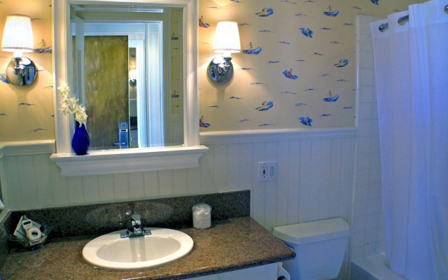 Bay Shores Peninsula Hotel