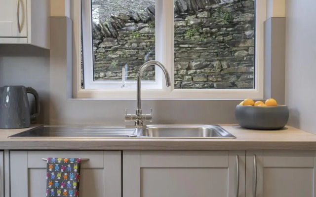 Ferndale s Hideaway - 1 Bedroom Spacious Apartment - Central Ambleside - Parking