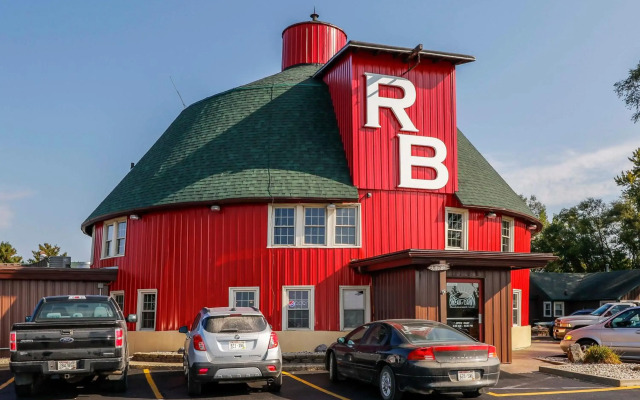 The Round Barn Lodge