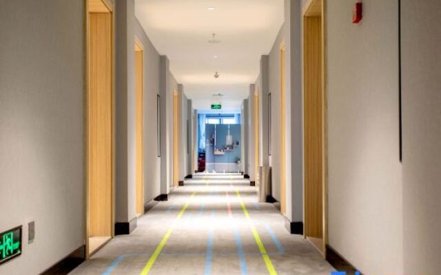 WanYoo Esports Hotel (Shanghai Train Station)