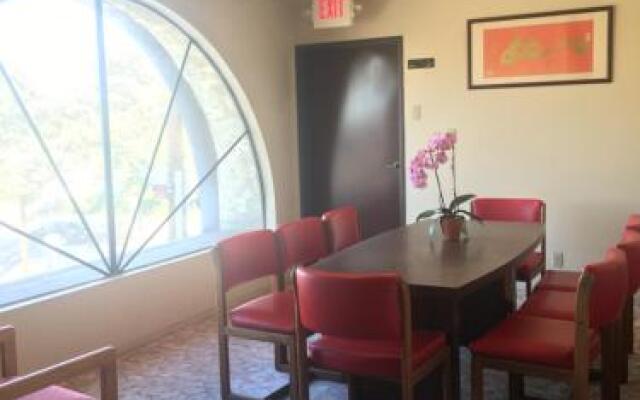 Grand Inn