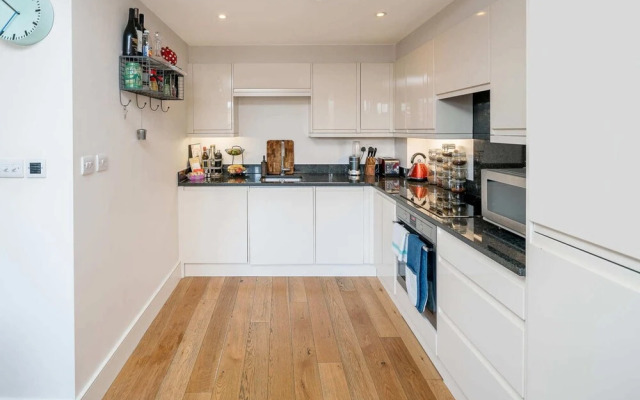 Bright Spacious 2bed 2bath in Battersea