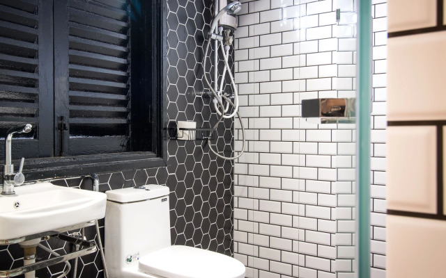 The Brownstone Hostel & Space