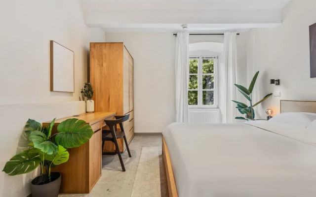 Clausen Hideaway Modern Apartment ID211