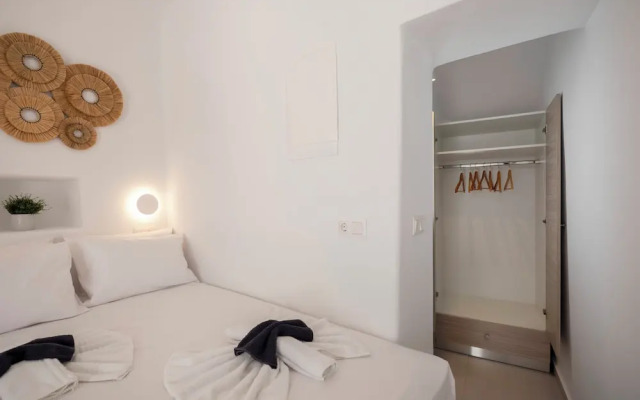M&M Paros Studio