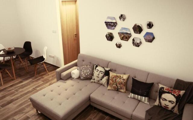 Evmelia Kakopetria Suites