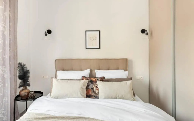 Stylish, 3-brdm Family Apartment near Acropolis!