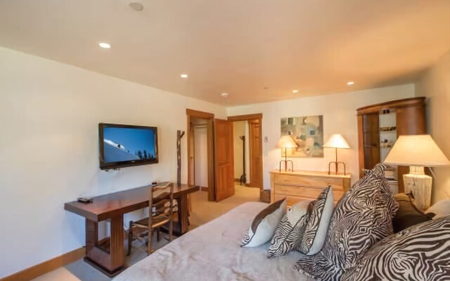 4-Bedroom 4-Bath ski-in/ski-out Condo in Vail