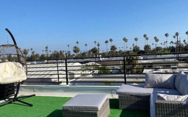 3 bd Townhome with Private Rooftop