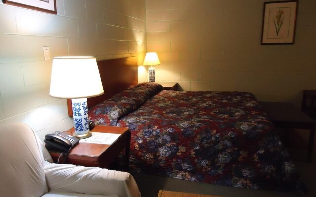 Sturgeon River Inn & Restaurant