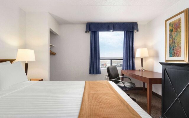 Emerald Hotel & Suites