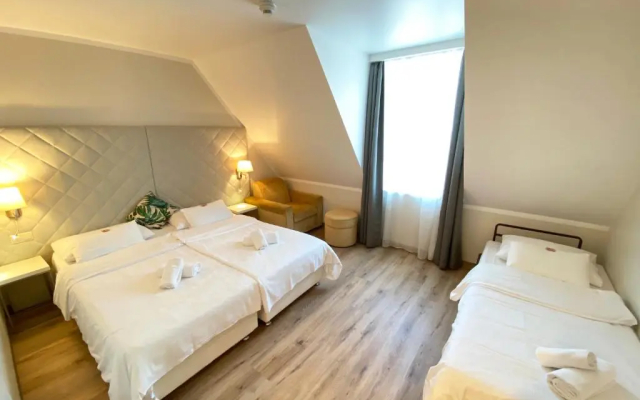 FortyPlusOne Hotel