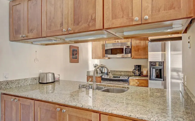 Alluring Lofty Condo In East Village - PG310 by RedAwning