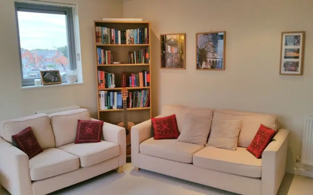 Central Station Apartment by Paymán Club
