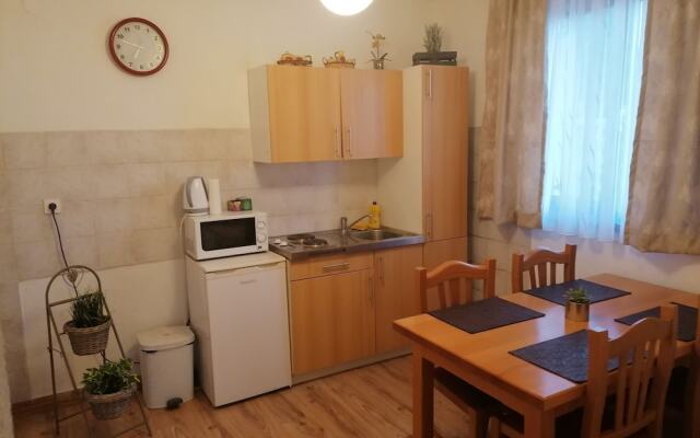Apartment And Rooms Nevenka