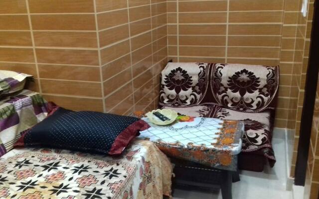 Posh, Nice Foreigner Area Lajpat Ngar Luxury Room