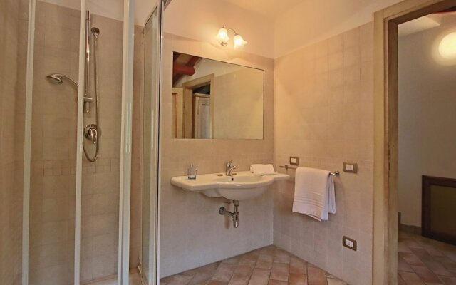 Spacious Farmhouse in Trevi With Swimming Pool