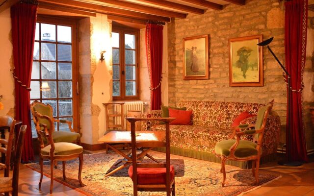 Modern Holiday Home in Vault-de-lugny With Meadow View