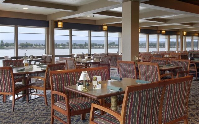 Red Lion Hotel Vancouver at the Quay