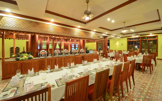 The Suite By Royal Crown Hotel