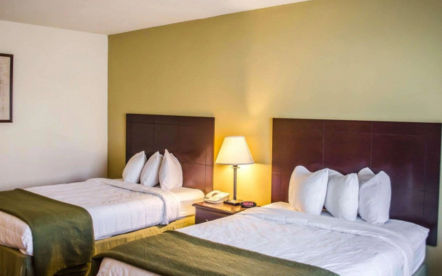 Quality Inn & Suites Pensacola Bayview