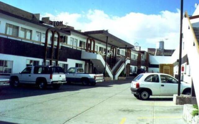 Hotel Zacatecas Courts