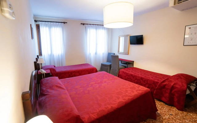 Tivoli Hotel