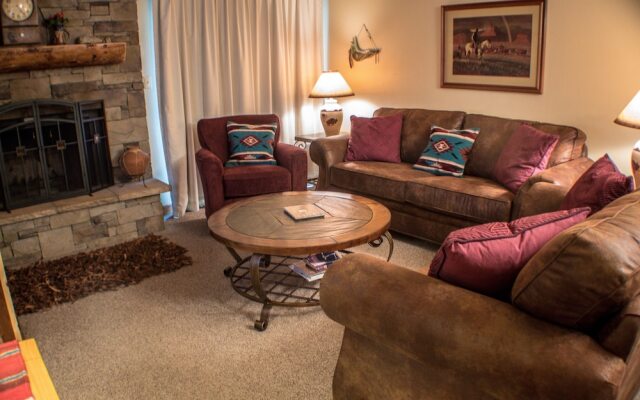 Chateaux Condominiums By Crested Butte Lodging