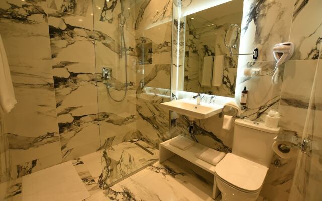 555 Hotel Clubbing Adults Only