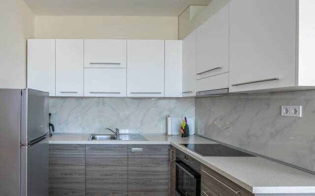 New Modern Apartment With Private Terrace Near the Beach