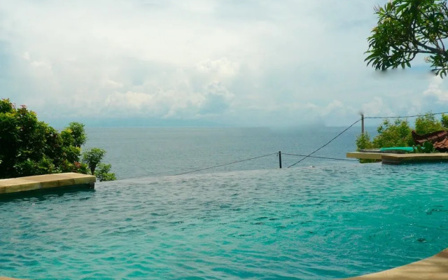 Lucky Paradise Bungalows on The Beach